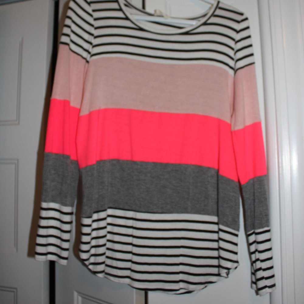 Color block top - Picture 2 of 4